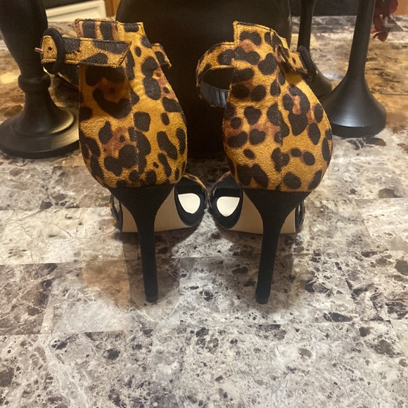 Pretty Kitty - Picture 3 of 3